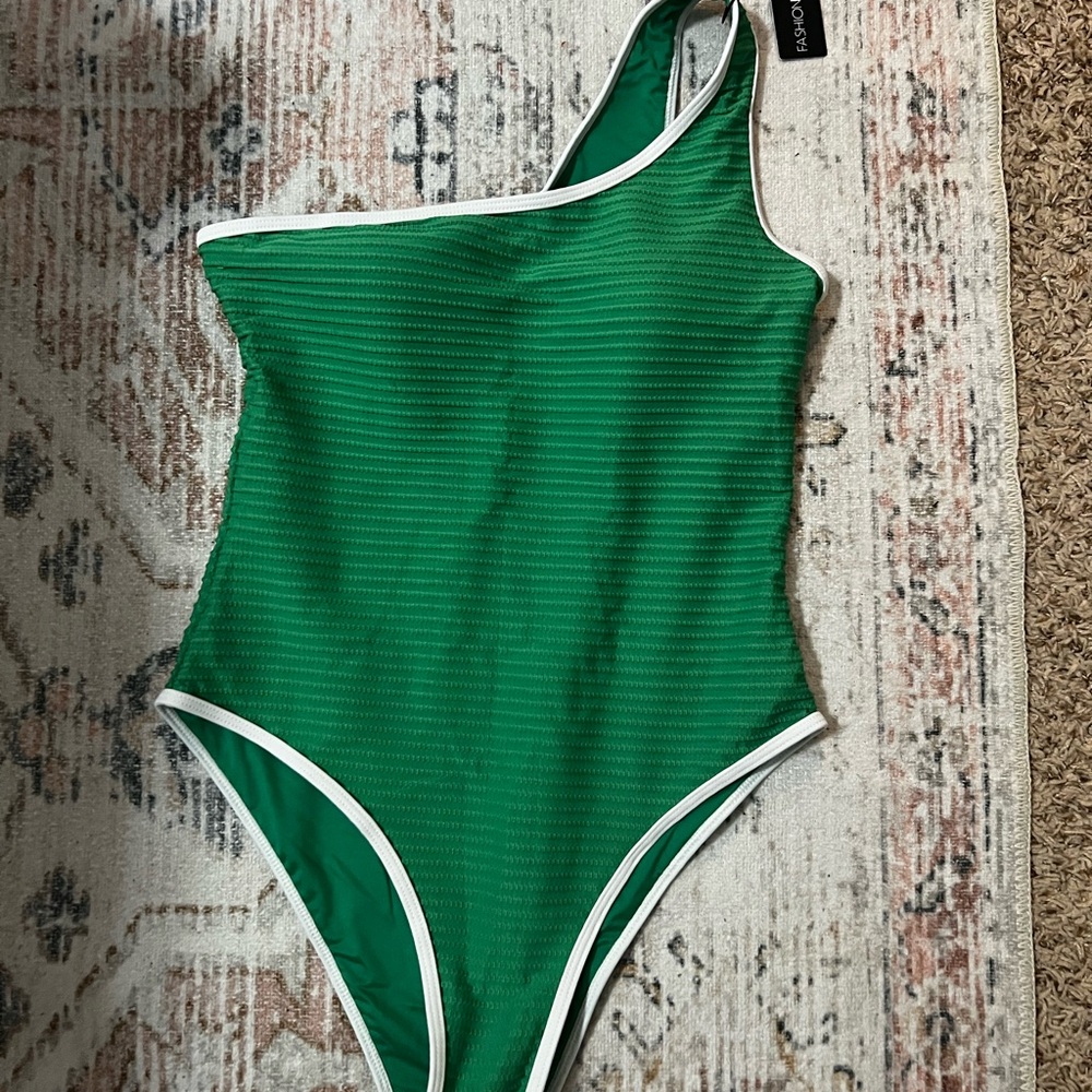 Fashion Nova Green One Piece Swimsuit with Sporty Design